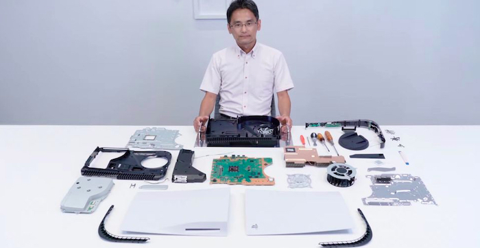 索尼的Yasuhiro Ootori一边和新主机的硬件聊天，一边拆开了一台PS5